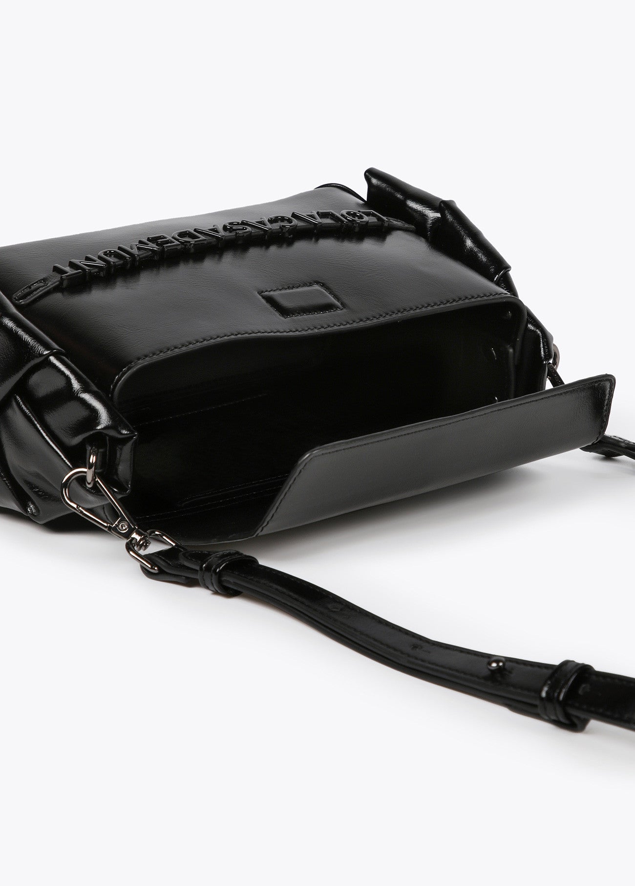 BOLSO BANDOLERA CON DETALLES LATERALES