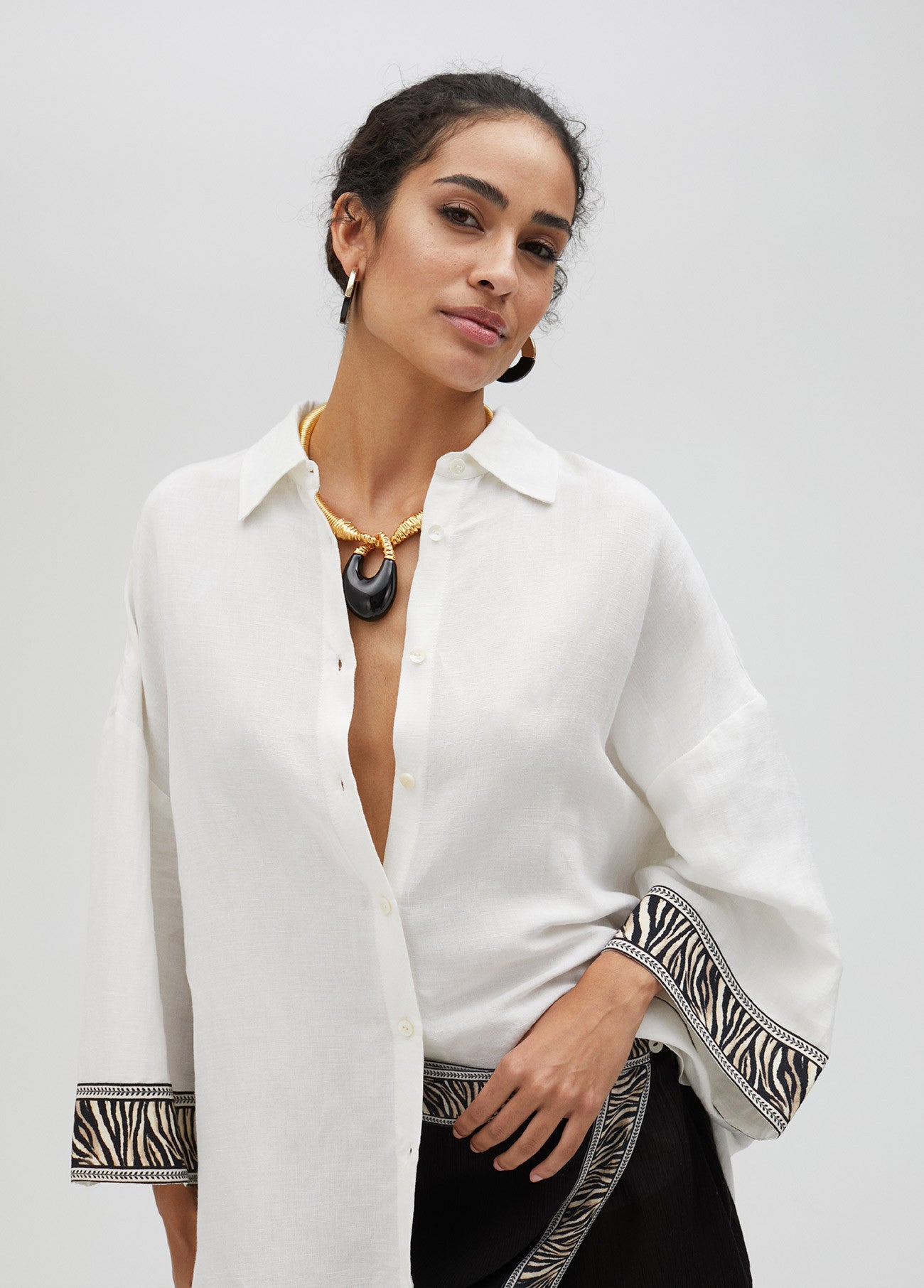 CAMISA DE LINO CON CENEFA