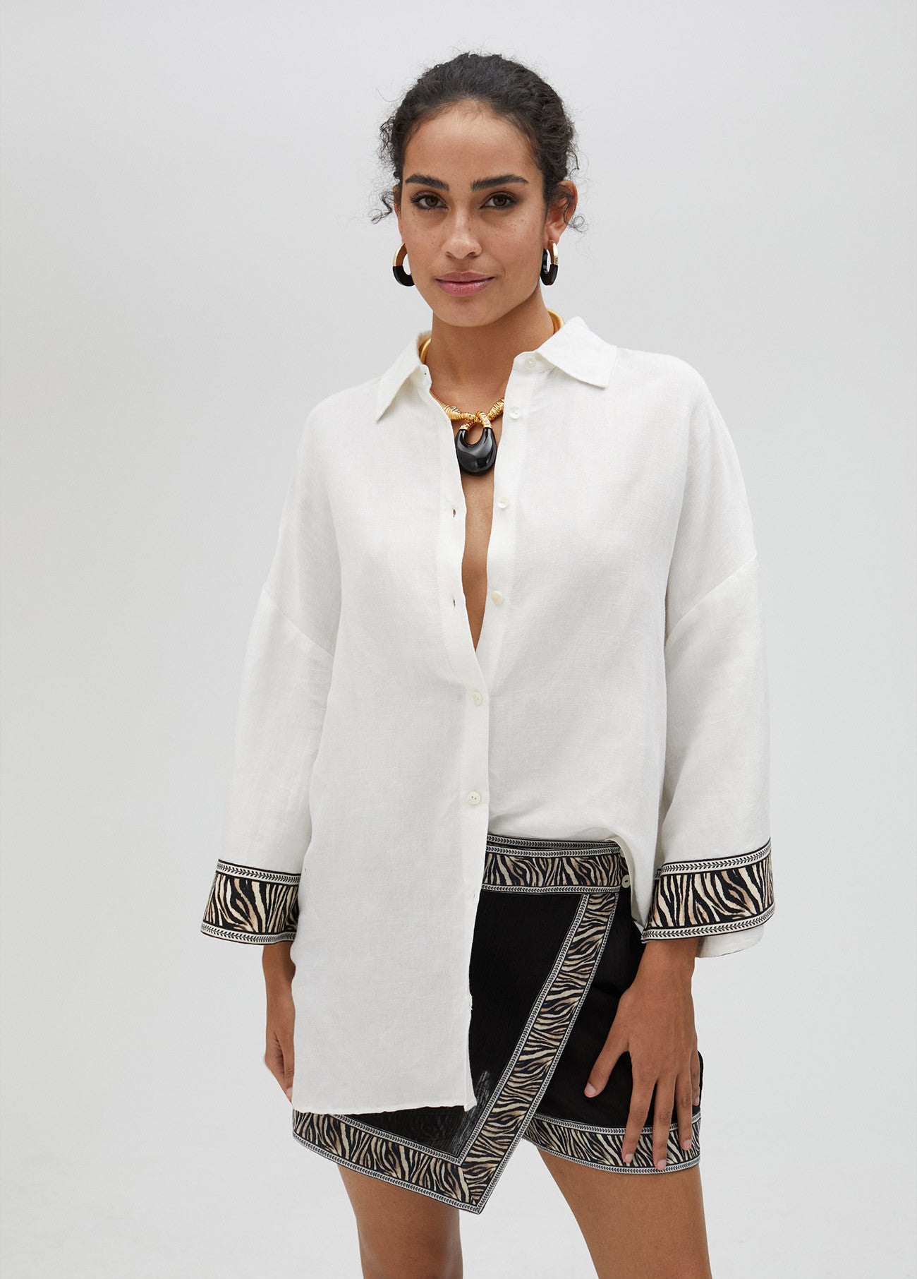 CAMISA DE LINO CON CENEFA