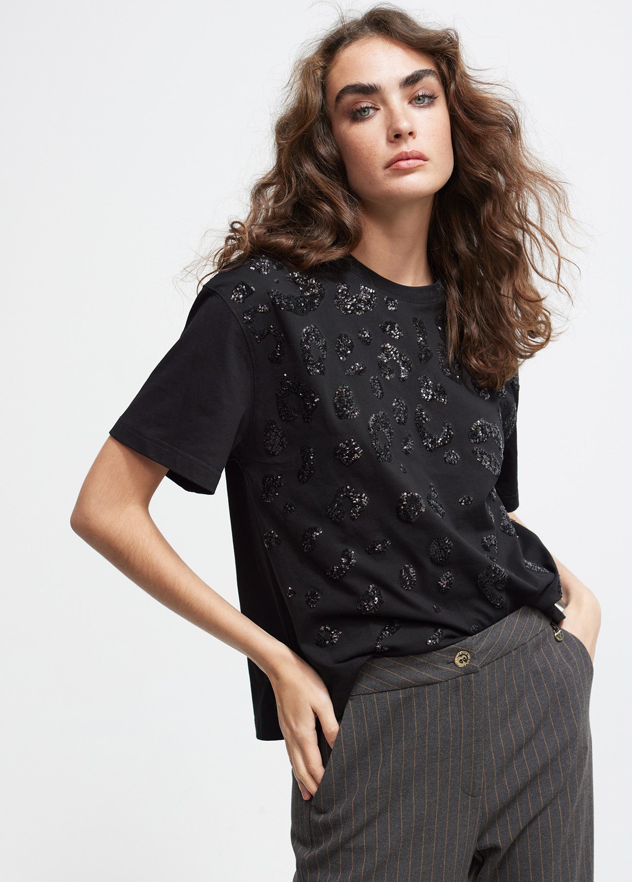 CAMISETA NEGRA LENTEJUELAS