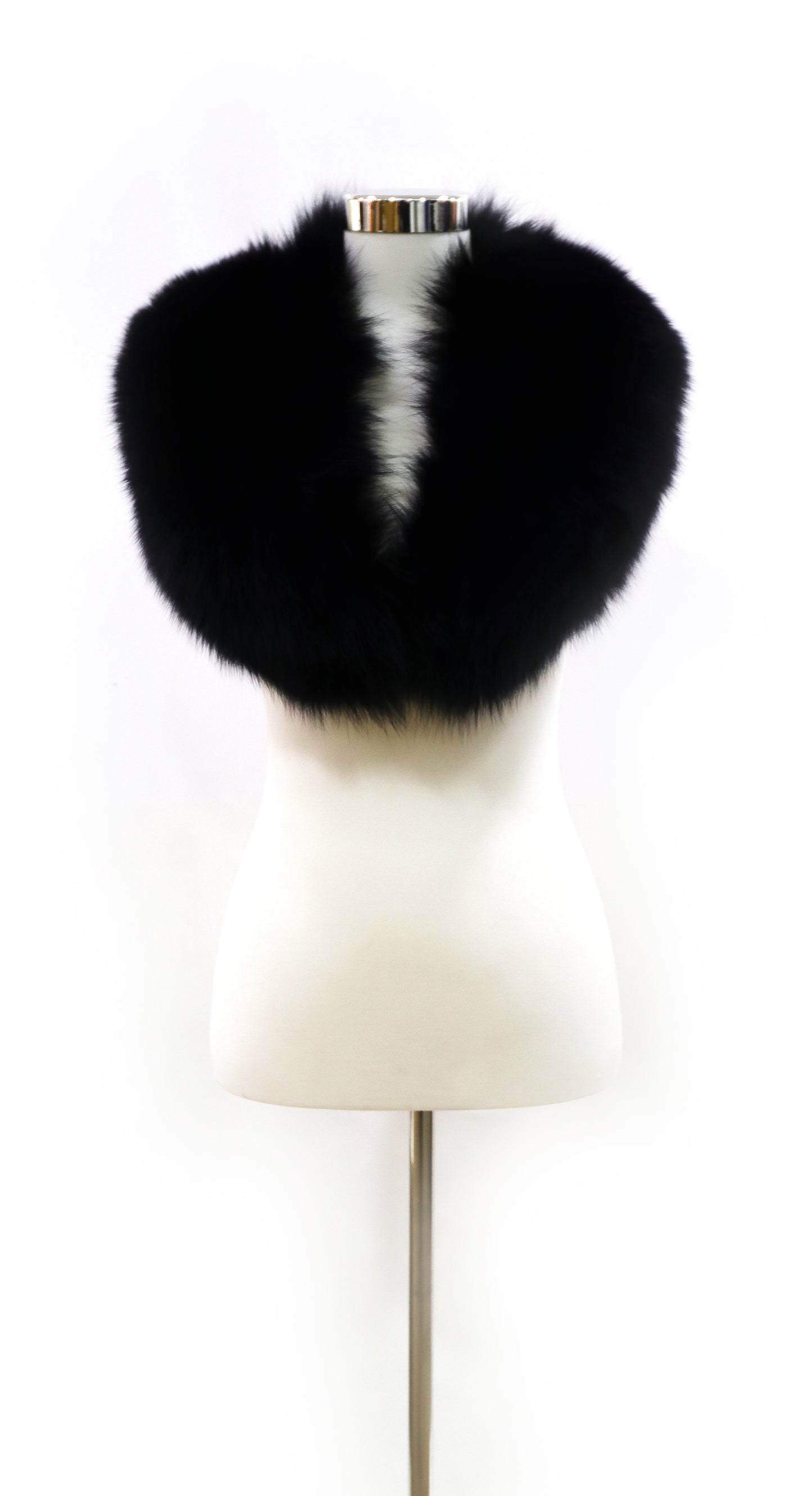CUELLO DE ZORRO SMOKING DE PELO NEGRO