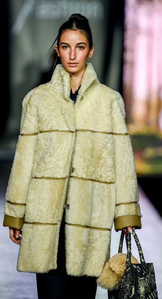 ABRIGO DE CORDERO REVERSIBLE BEIGE - TALLA 42