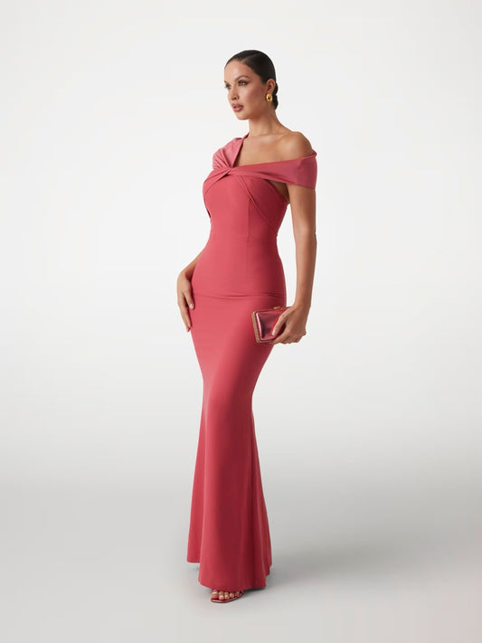 VESTIDO LARGO DE CREPÉ CON RIBETE DE SATÉN CORAL DE MARCIANO BY GUESS