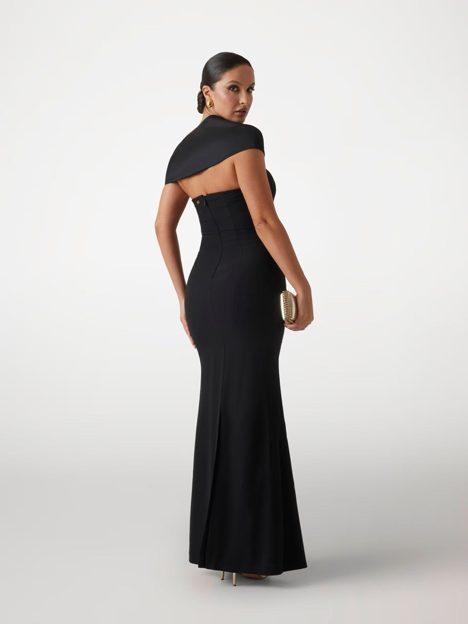 VESTIDO LARGO DE CREPÉ CON RIBETE DE SATÉN NEGRO DE MARCIANO BY GUESS