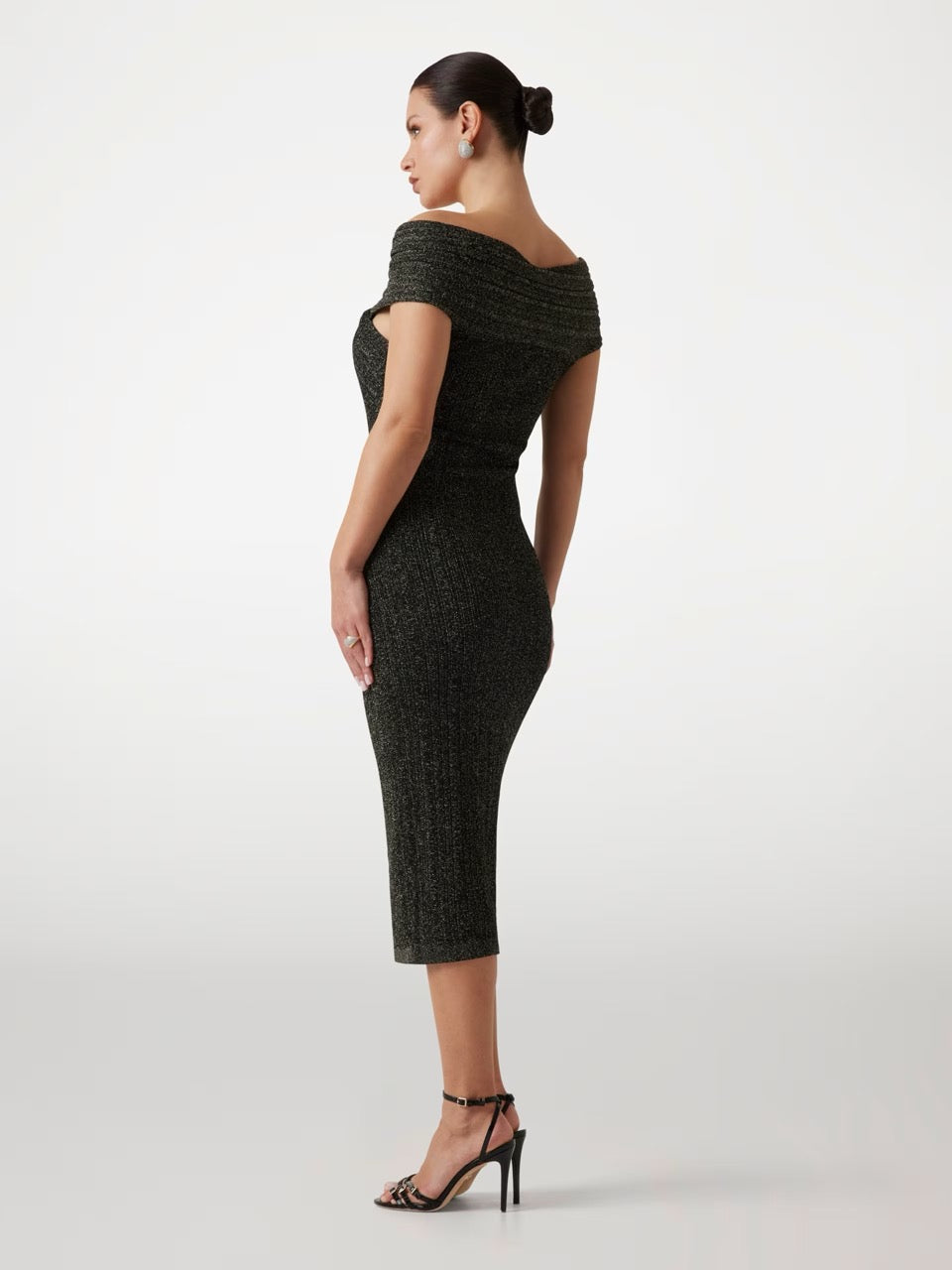 VESTIDO MIDI CEÑIDO NEGRO DE MARCIANO BY GUESS – Teñipiel