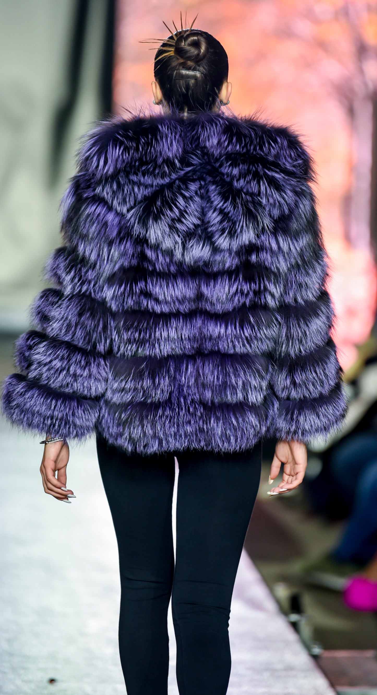CHAQUETA DE ZORRO CON CREMALLERA Y CAPUCHA MORADO - TALLA 44