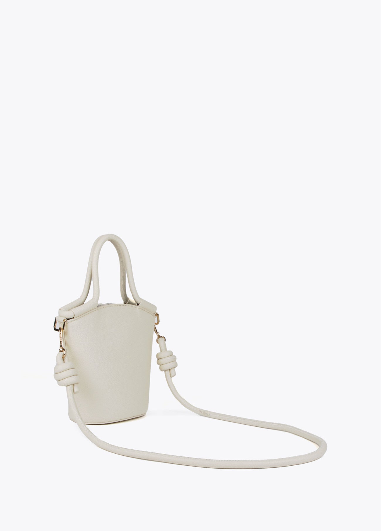 BOLSO BANDOLERA CON DETALLES
