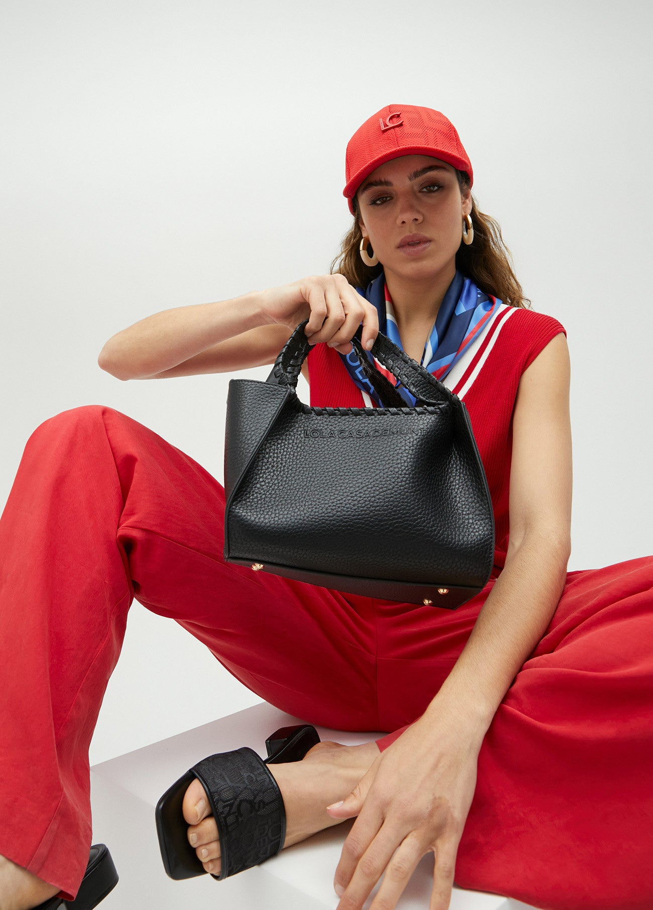 BOLSO BANDOLERA CON PESPUNTES NEGRO