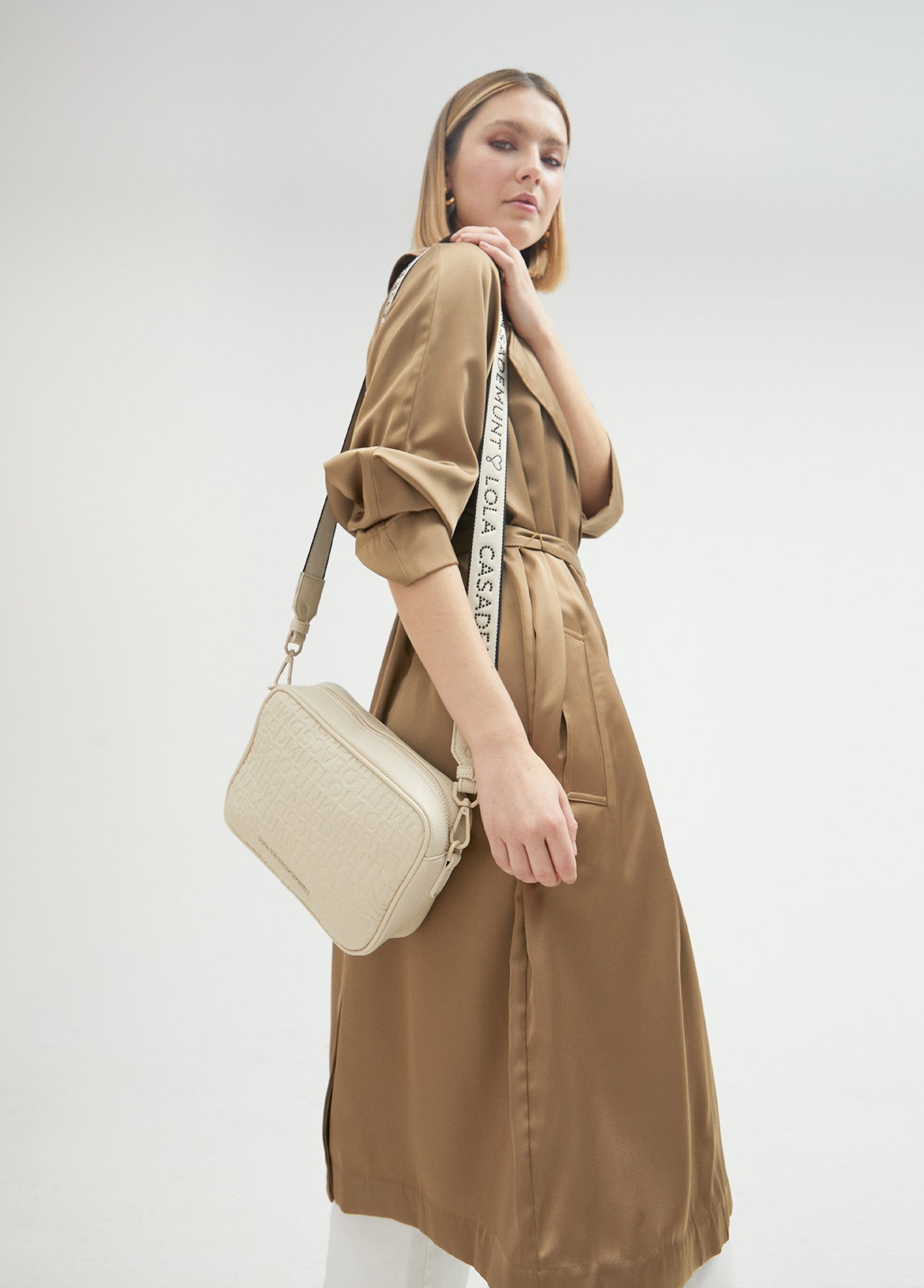 BOLSO BANDOLERA MONOGRAMA BEIGE