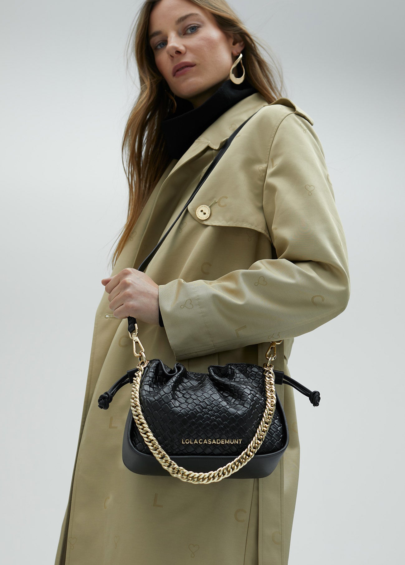 BOLSO BANDOLERA TRENZADA CON CADENA
