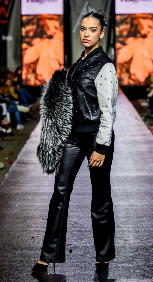 CHAQUETA BOMBER NAPA BLANCO Y NEGRO CON TACHUELLAS - TALLA 44