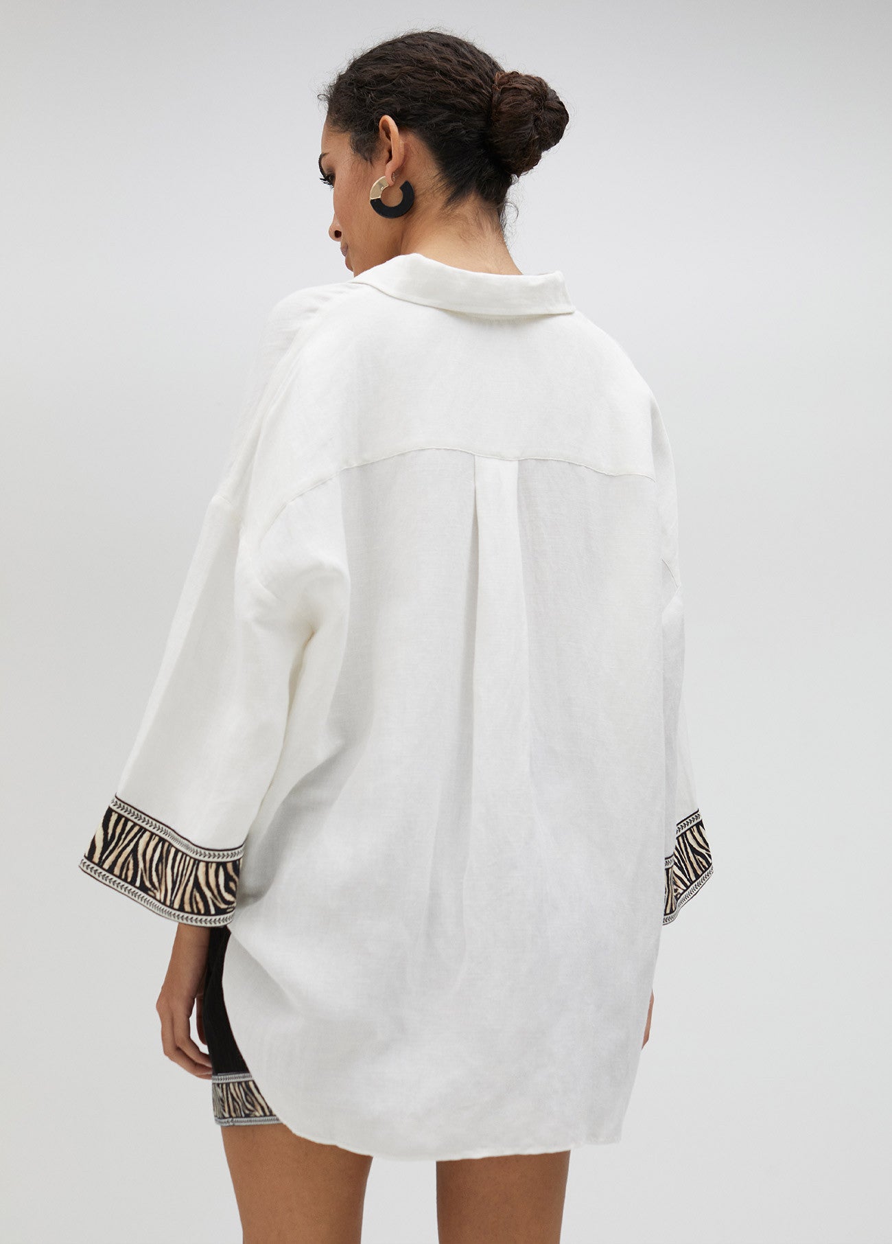 CAMISA DE LINO CON CENEFA