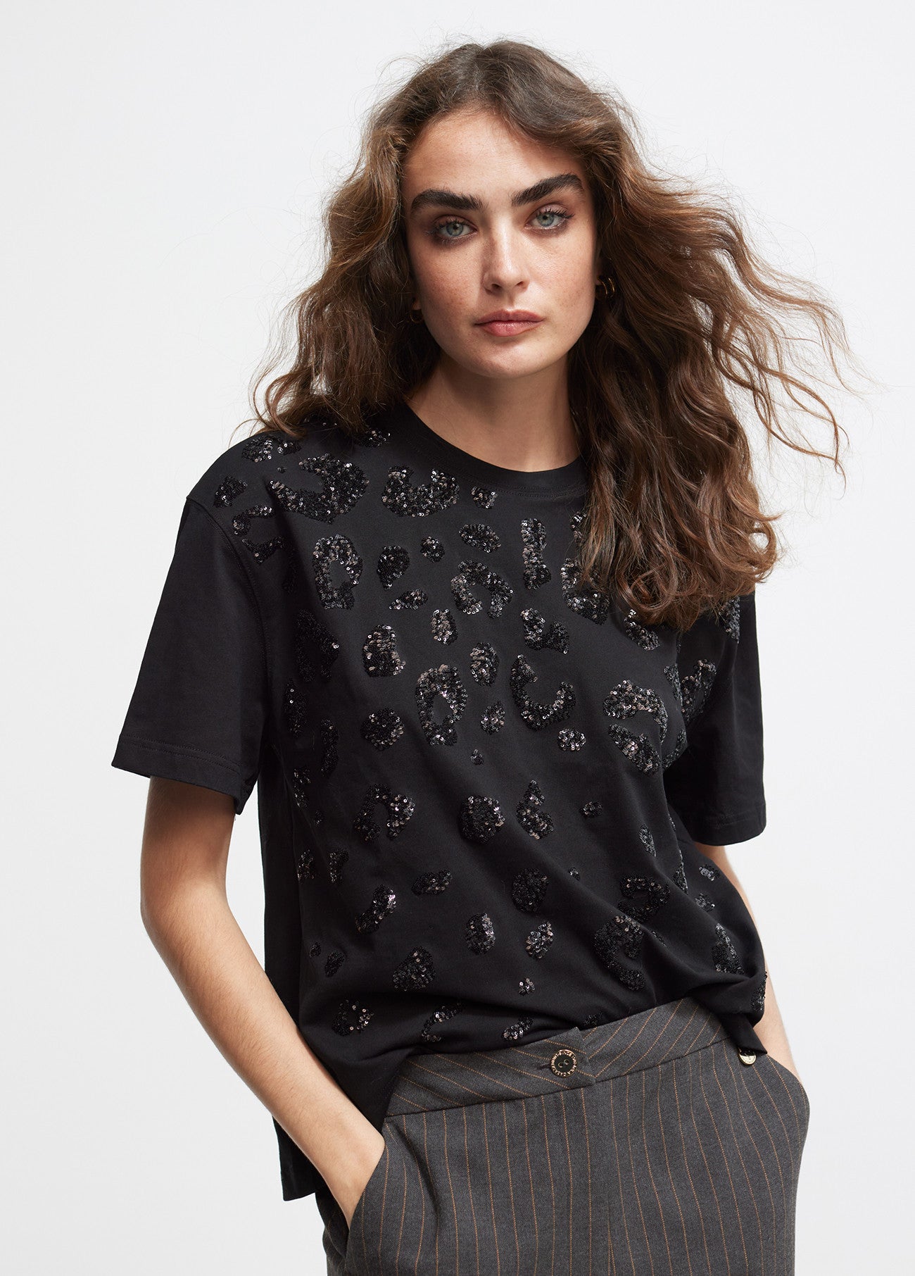 CAMISETA NEGRA LENTEJUELAS