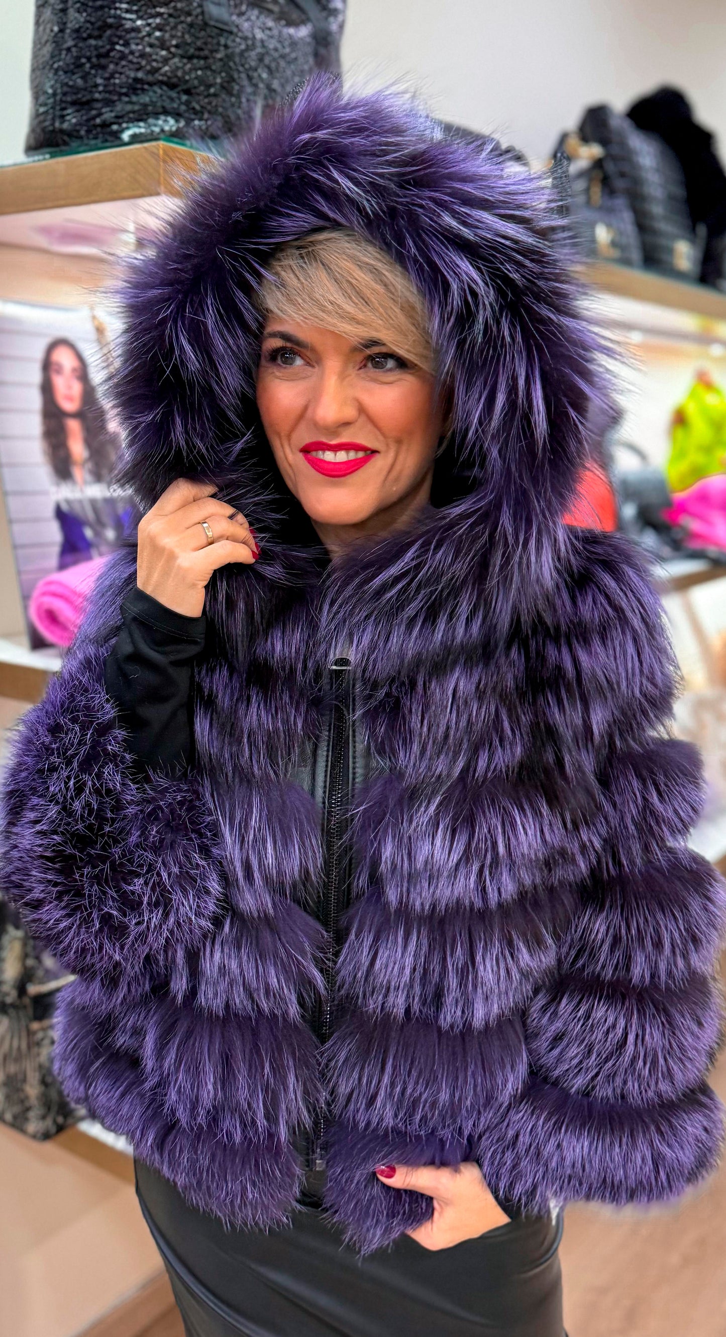 CHAQUETA DE ZORRO CON CREMALLERA Y CAPUCHA MORADO - TALLA 44