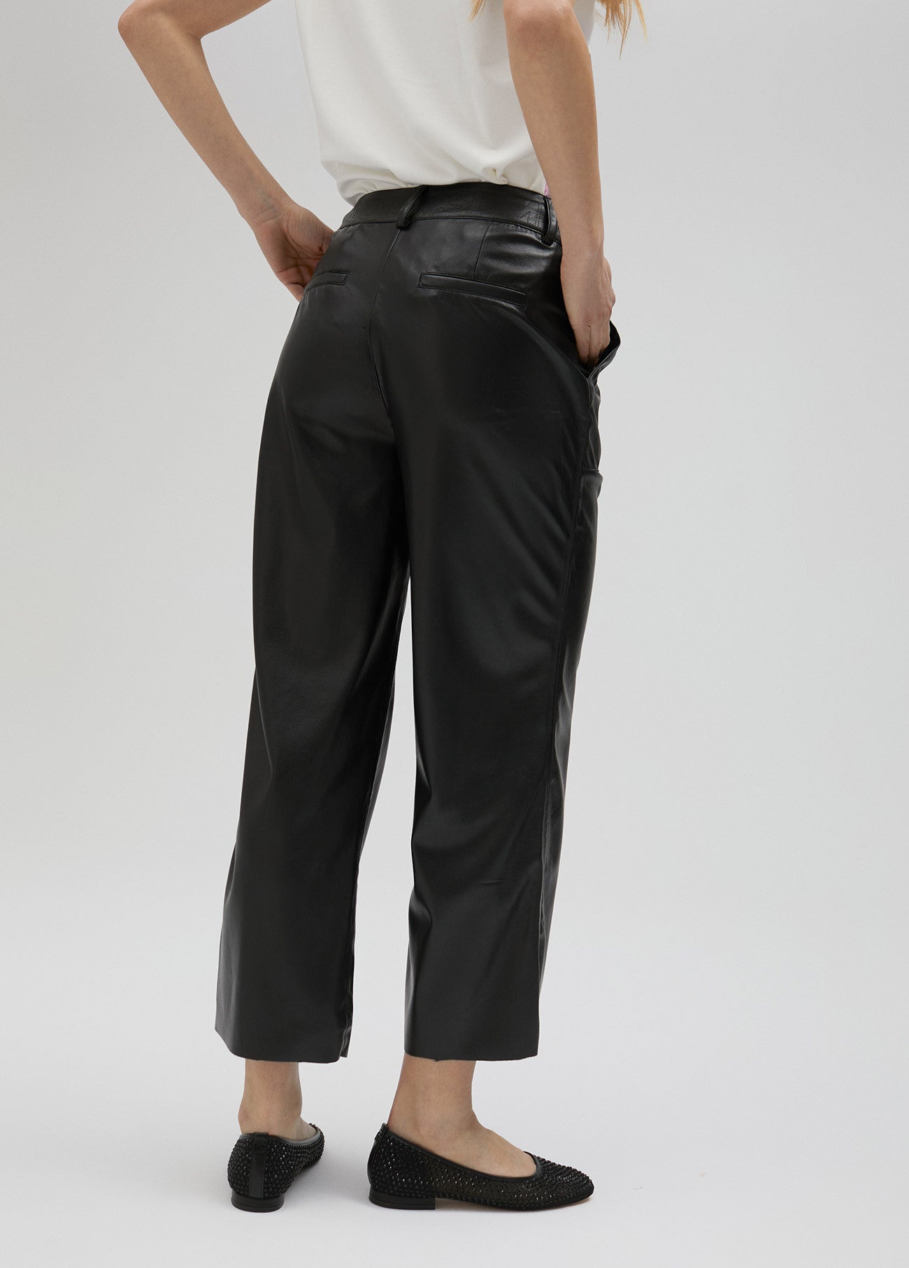 PANTALÓN EFECTO PIEL