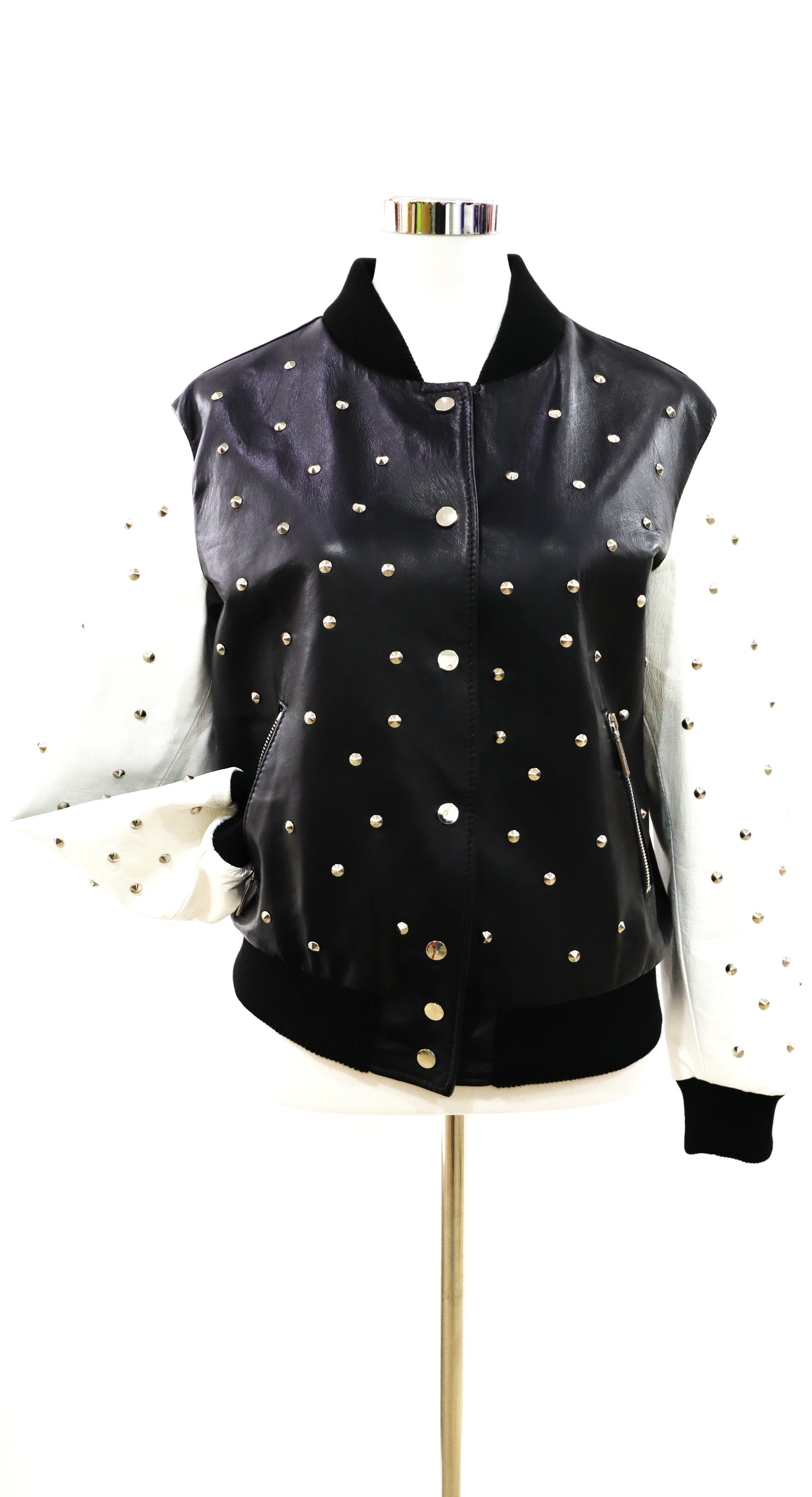 CHAQUETA BOMBER NAPA BLANCO Y NEGRO CON TACHUELLAS - TALLA 44