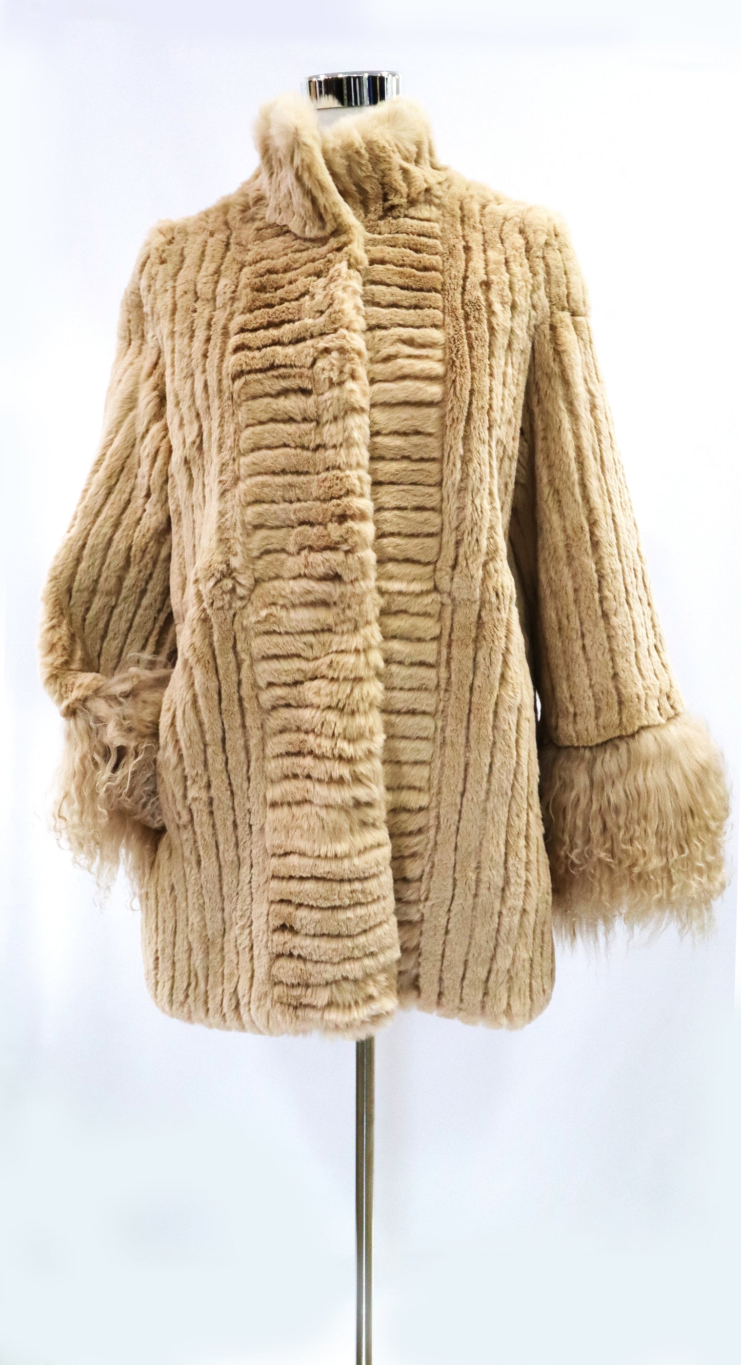 ABRIGO DE REX Y CORDERO BEIGE (T44)