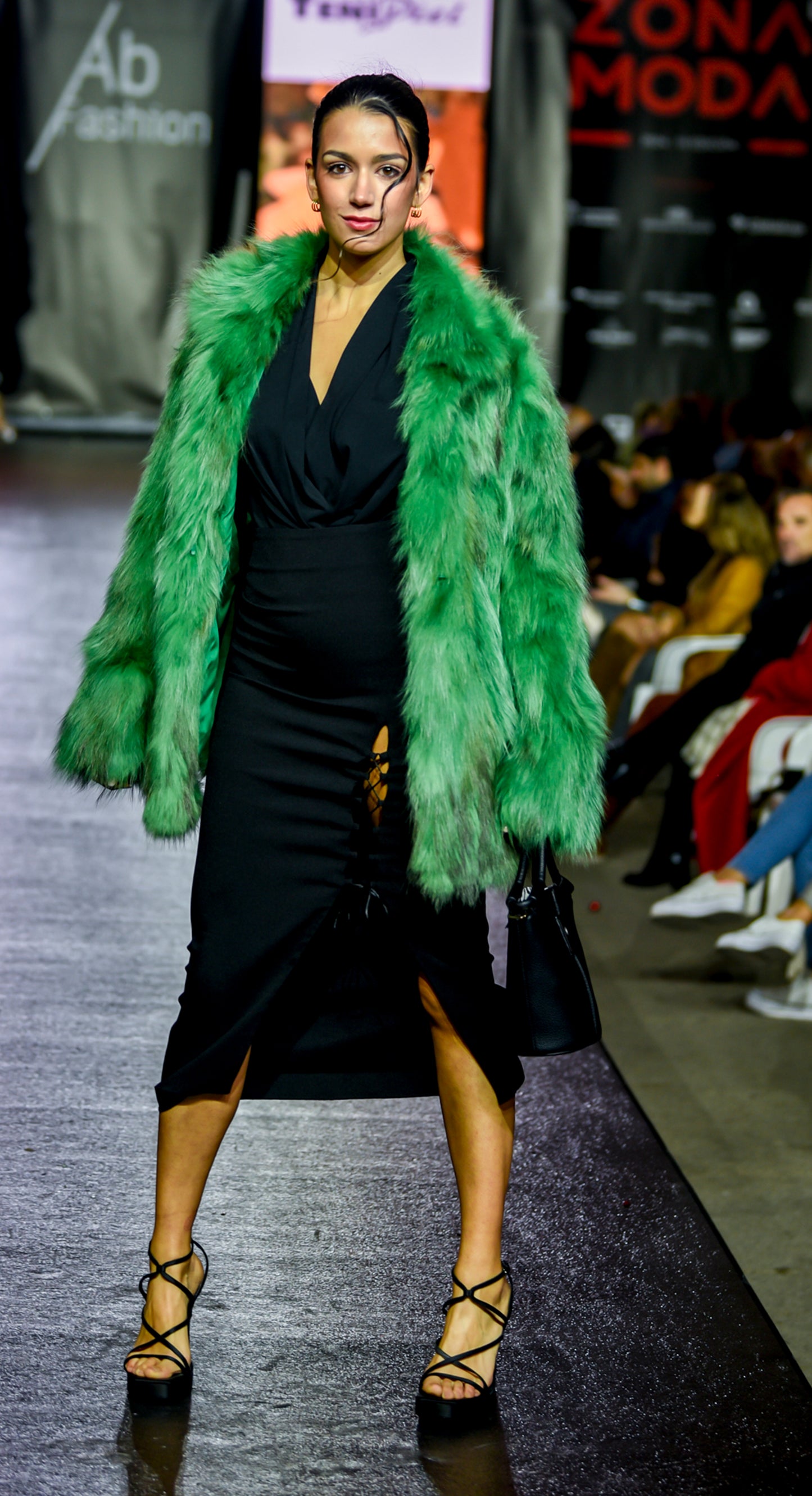 ABRIGO ZORRO GREEN TALLA 42