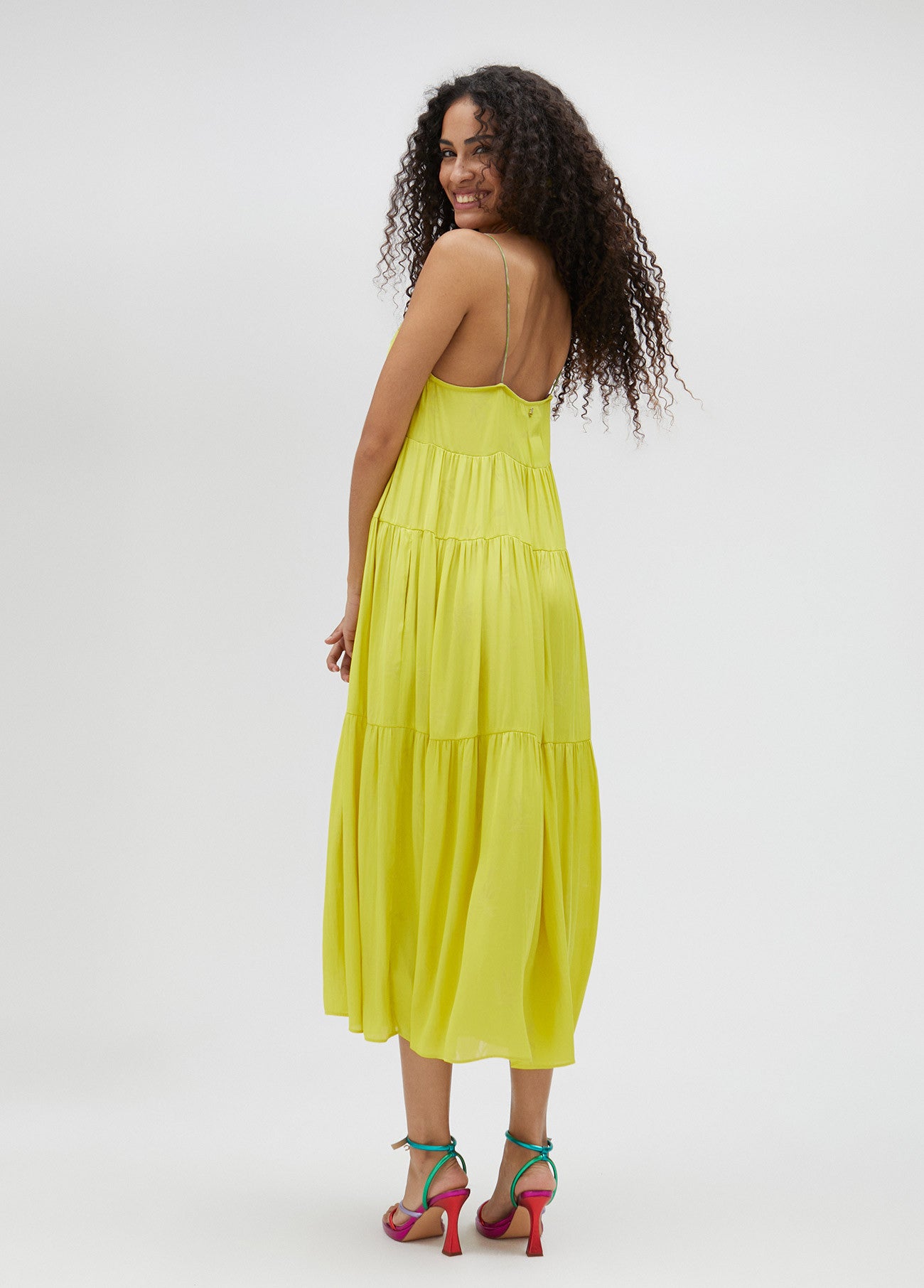 VESTIDO DE TIRANTES CON VOLANTES VERDE LIMA