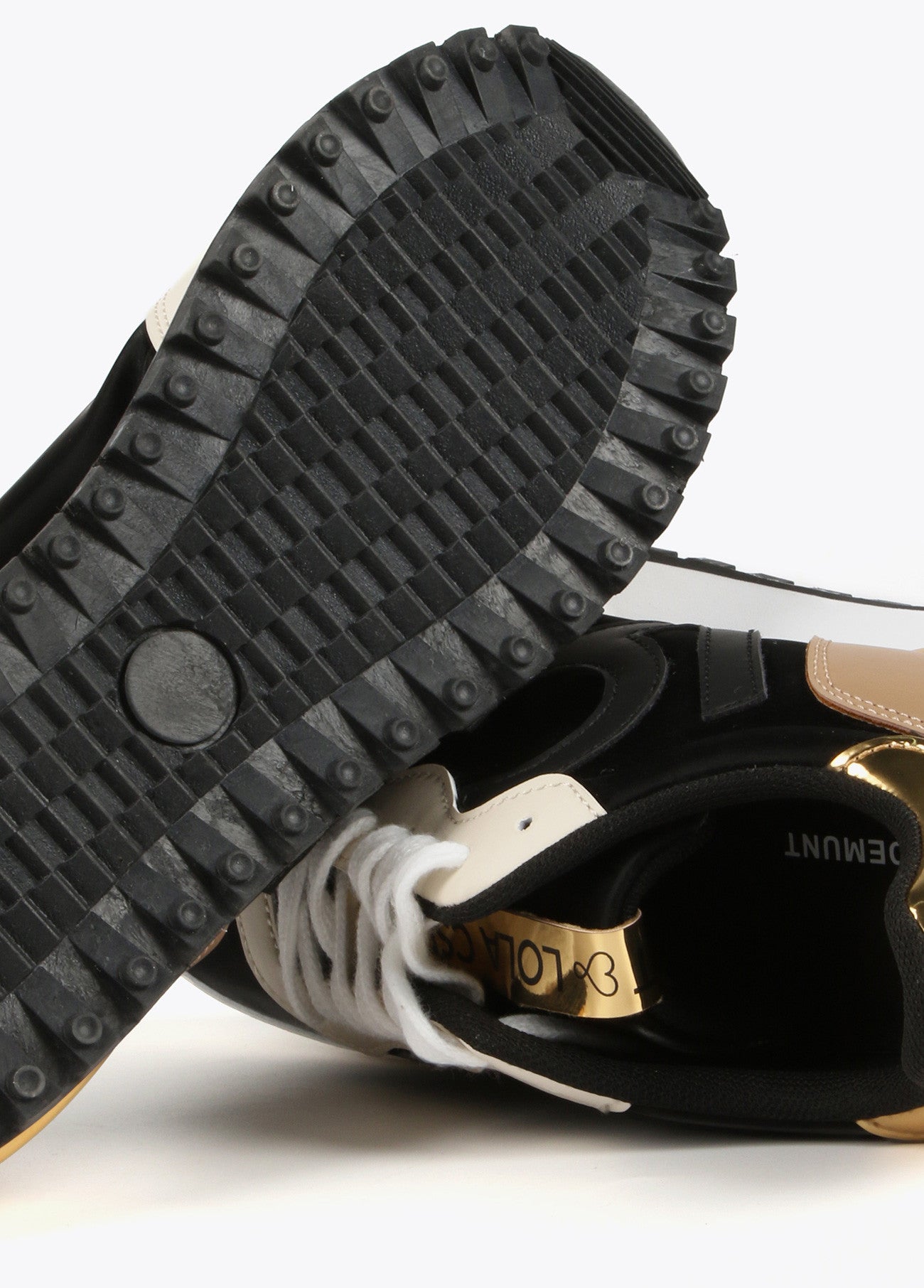 ZAPATILLAS DEPORTIVAS DETALLES DORADOS